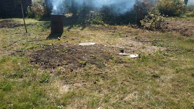 Заброшенная дача!Жгем мусор!Подготовка бани к зиме!Эта бочка все сожрёт! смотреть онлайн