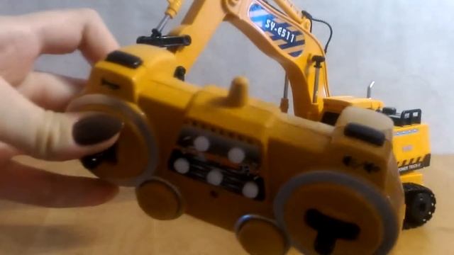 Экскаватор Double E на радиоуправлении смотреть онлайн