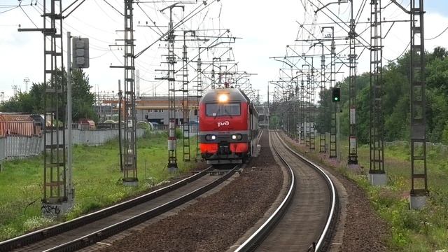 ЭП2К-188 со скорым двухэтажным поездом Белгород — Санкт-Петербург смотреть онлайн