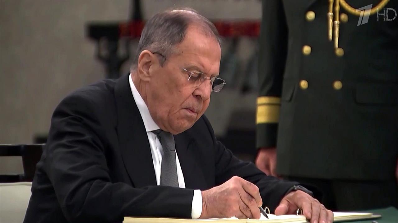Министр иностранных дел РФ посетил китайское посольство в Москве