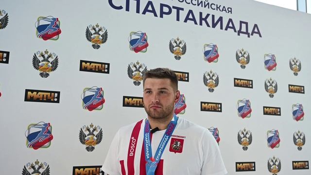 Игрок сборной Москвы Александр Миронов.