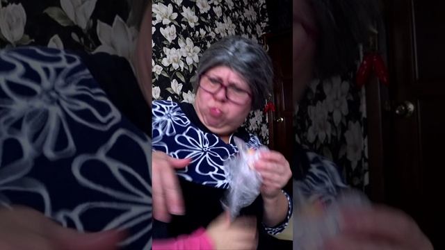 Бабуля отобрала пончик у внучки! #shorts