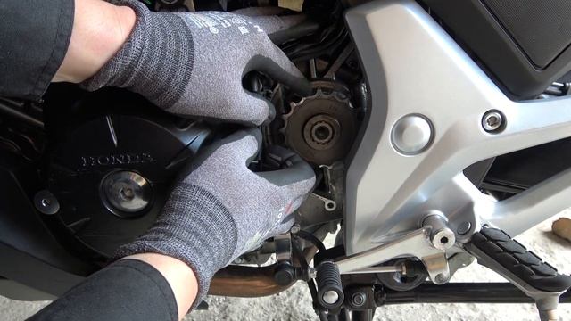 Замена цепи и звезд на мотоцикле Honda NC750X смотреть онлайн
