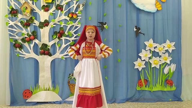 Аделина Юринкина РНП "Рассыпала Маланья бобы" 9 лет