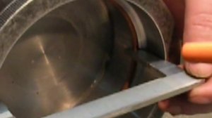 Измерение внутреннего диаметра резинового кольца.AVI