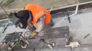 Установка закладных деталей барьерного ограждения на путепроводе. ПК 34+17,20. Дата 05.05.2020 г.