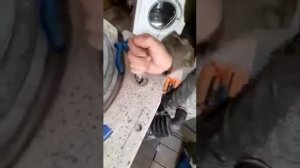 Как открутить пружину противовеса бака аристон без ключа