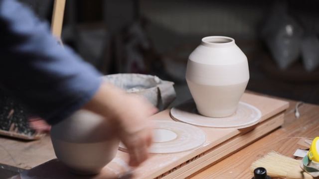 Throwing and Turning an Angular Porcelain Vase — Narrated смотреть онлайн