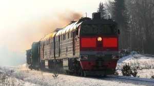 2ТЭ116К-1336 с небольшим грузовым поездом и приветливой бригадой