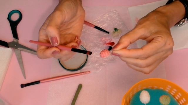 Веточка ежевики из холодного фарфора. Часть 2. Тонировка ягод. смотреть онлайн