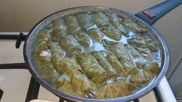 Голубцы из виноградных листьев ДОЛМА с куриным фаршем и соусом мацони