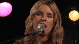 Grace Potter - Big White Gate (Live From CMT Studios)