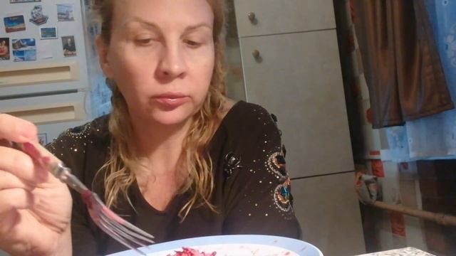 мукбанг Инна Судакова выпивает и вокруг непонятно кто и такие женщины немного осторожнее хвалитесь смотреть онлайн