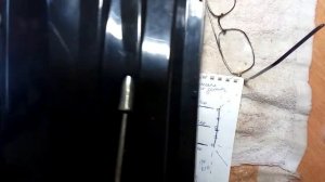 Размечаем и  вырезаем  дно прикормочного кораблика под датчик эхолота.