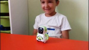 Распаковка и обзор игрушки POKIROBOT говорящий робот танцует