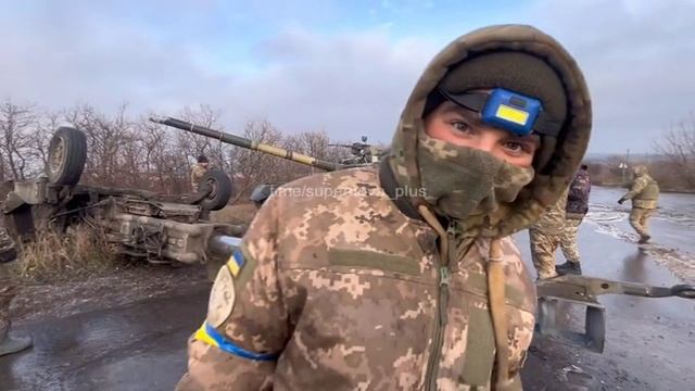 Биндеровцы  перевернули подарок от хозяев. смотреть онлайн