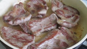 Свиная шейка на сковороде