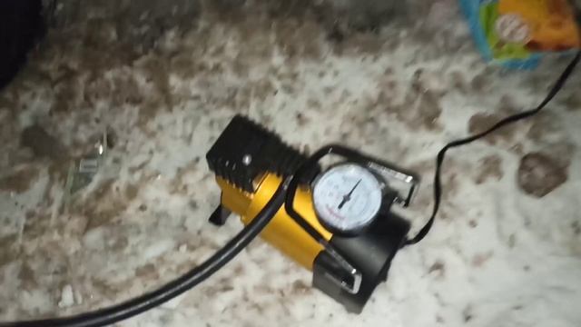 Как накачать колесо у машины #увалеры смотреть онлайн