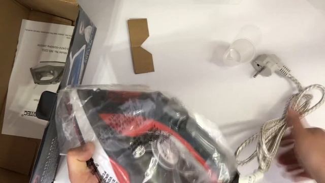 Видео обзор: Электрический паровой утюг с керамической подошвой Domotec MS 2202. Цвет: красный смотреть онлайн