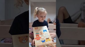 Как играет  в развивашки наша четвёртая дочка 5летняя Соломея. Умные игры. #развивашки #5лет #игры