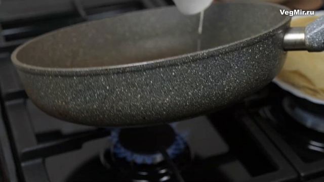 Тонкие БЛИНЧИКИ на воде со свежими ягодами. Рецепт блинов с ягодной начинкой (без молока и без яиц)