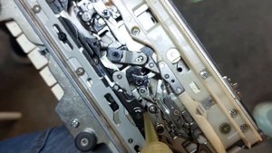 Как смазать каретку вязальной машины? Азбука Вязания показывает!