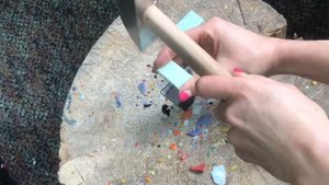 Как наколоть смальту из блинов или кирпичиков?