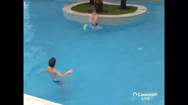 утро в Арабских Эмиратах «бассейн» смотреть онлайн