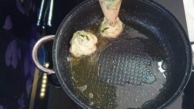 Все смешал и готово! ЗАВТРАК за 10 минут!МЫ ЕЛИ ИХ ВСЕЙ СЕМЬЕЙ И НЕ МОГЛИ ОТОРВАТЬСЯ!ЛЕНИВЫЕ ПИРОЖК смотреть онлайн