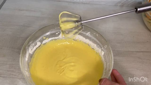 Картофель, морковь и капуста и овощной пирог готов!