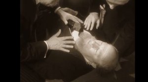 Он ещё танцует?