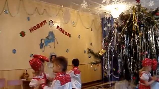 Танец Валенки Новый год (младшая группа) смотреть онлайн