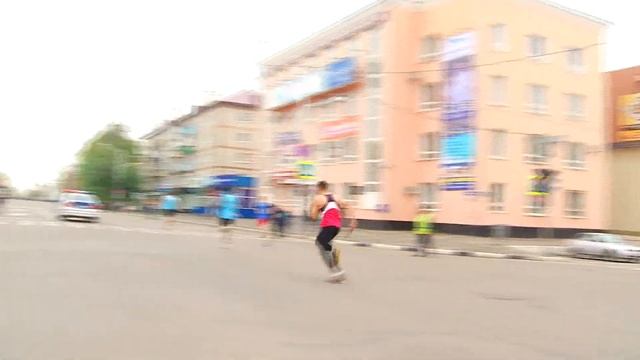 640 горожан пробежали по главной улице областного центра смотреть онлайн