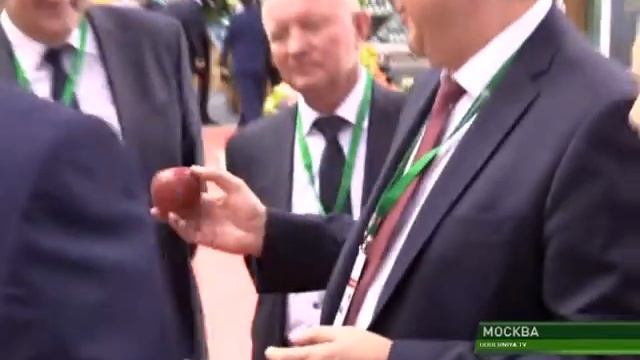 ДМИТРИЙ МЕДВЕДЕВ ОСМОТРЕЛ ЭКСПОЗИЦИЮ БРЯНСКОЙ ОБЛАСТИ НА ЗОЛОТОЙ ОСЕНИ 2017 04 10 17 смотреть онлайн