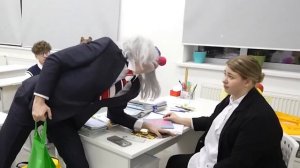Клоун А4 Вернулся в ШКОЛУ !