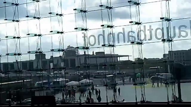Railway station Berlin . Hauptbahnhof Berlin.. смотреть онлайн