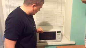 Банан в микроволновке...