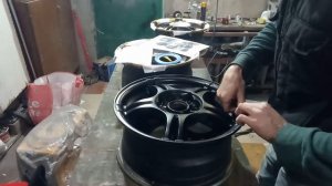 Как покрасить автомобильные диски в два цвета