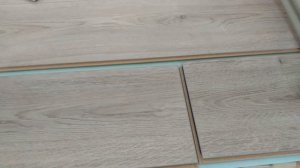 Укладка ламината. Как уложить ламинат на деревянный пол с линолеумом