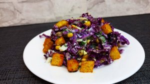Легкий, яркий вкусный салат с пекинской капустой, сухариками