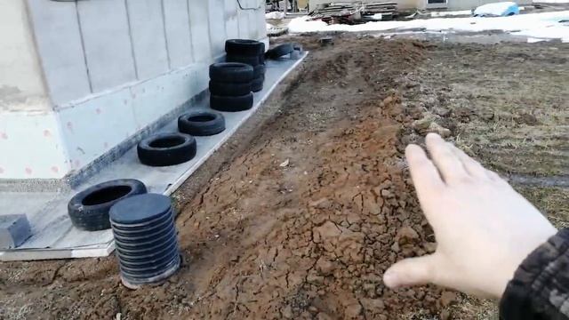Утеплённая отмостка вокруг дома ч1. Почему подняло угол?