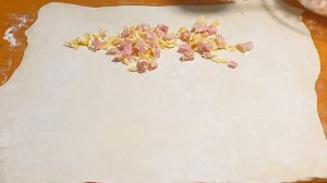 Булочки из слоёного теста с ветчиной и сыром