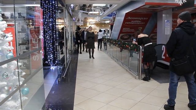 Модный показ в ТРЦ "Титан" / Магазин женской одежды ЛИРЕСАН
