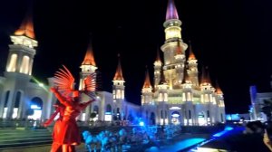 Шоу Дюсалей в Ленд оф Легендс в Белеке. Шоу переметилось