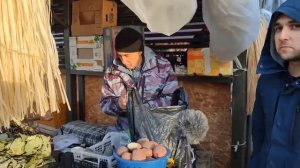 Спросили на рынке: Изменилось ли отношение россиян к мигрантам сейчас? Что думают сами мигранты?