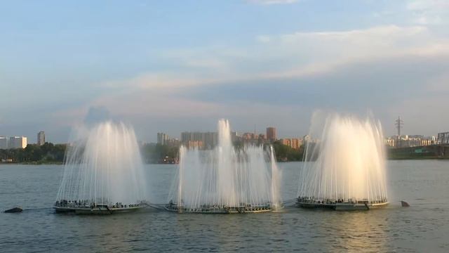 Фонтаны на Оби в г. Новосибирске смотреть онлайн