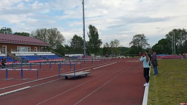 Забеги на 110 м с барьерами - девушки (3.06.2022). смотреть онлайн