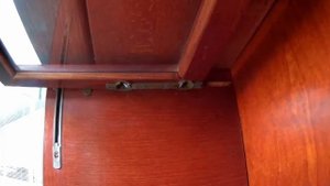 Механизм для книжных полок библиотеки.