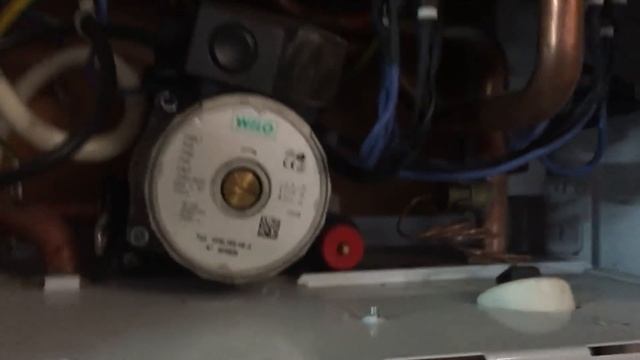 Воздух в циркуляционном насосе, спуск... смотреть онлайн