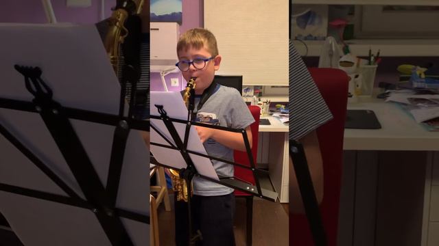 Филипп играет «Мелодия» Шумана смотреть онлайн